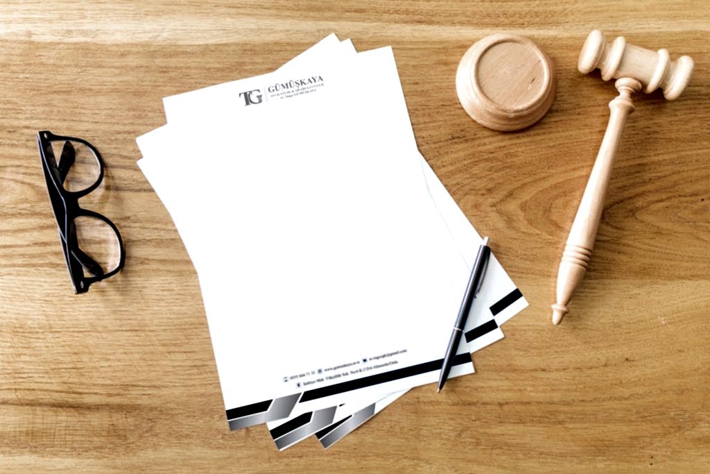 Minimalist ve modern hatlara sahip yeni nesil avukat antet tasarımları
